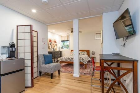 Cozy Private Apt Near Downtown 伯灵顿 外观 照片