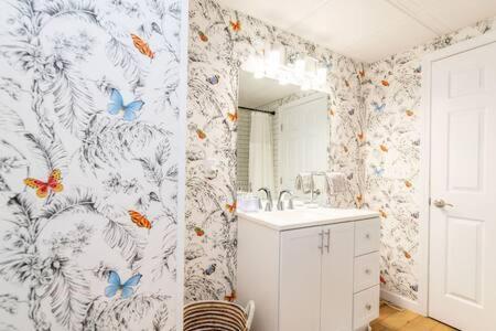 Cozy Private Apt Near Downtown 伯灵顿 外观 照片