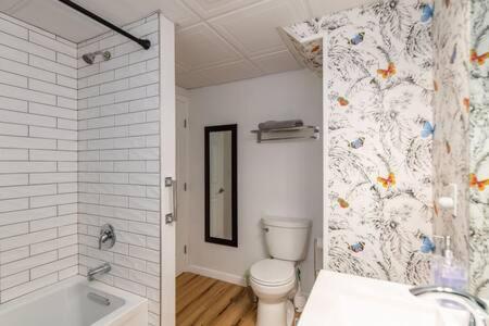 Cozy Private Apt Near Downtown 伯灵顿 外观 照片